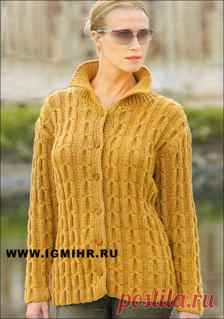 Классический жакет горчичного цвета с фантазийным узором. Спицы.