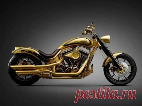 На байк-шоу в Дубае впервые был представлен золотой мотоцикл, созданный в Дании специально к региональному слету любителей мотоциклов