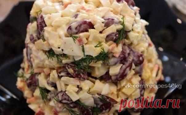 Быстрый салат с фасолью и крабовыми па / Всё за еду!