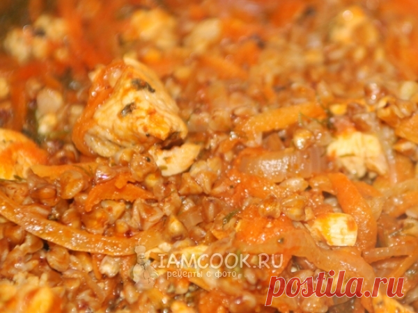 Гречка по-купечески с курицей — рецепт с фото Отличный рецепт приготовления гречки с мясом. Мясо обжариваем с луком и морковью, а затем тушим с гречкой в томатном соусе.