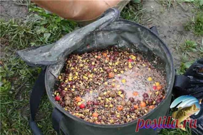 Прикормка для рыбы своими руками — карась, карп, лещ Прикормка является лучшим способом, чтобы заинтересовать рыбу и привлечь её внимание. Если правильно её подобрать, то легко можно получить в трофеи крупную особь любого вида рыбы. Не обязательно тр…