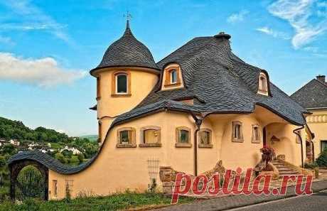 Сказочный домик в городе Целль на реке Мозель, Германия
