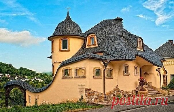 Сказочный домик в городе Целль на реке Мозель, Германия
