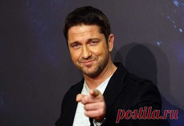 Не можешь сделать женщину счастливой - не мешай другому.

Джерард Батлер