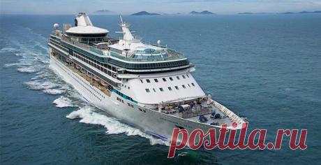 В представлении многих круизный лайнер — удел богачей, молодоженов во время медового месяца и пожилых состоятельных дам, отправляющихся осматривать истоки Нила. На самом же деле это не только недорогой способ путешествовать (шутка ли — посетить четыре страны за неделю и $400, не тратясь на транспорт, питание и проживание?), но и веселый: занятий на корабле найдется для всех.