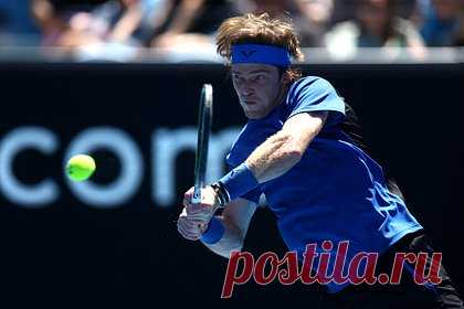 Рублев вышел в четвертьфинал Australian Open. Российский теннисист Андрей Рублев вышел в четвертьфинал Australian Open-2023. В матче 1/8 финала он победил 19-летнего датчанина Хольгера Руне. Встреча завершилась со счетом 6:3, 3:6, 6:3, 4:6, 7:6 (11:9) в пользу россиянина. Спортсмены провели на корте 3 часа 38 минут.