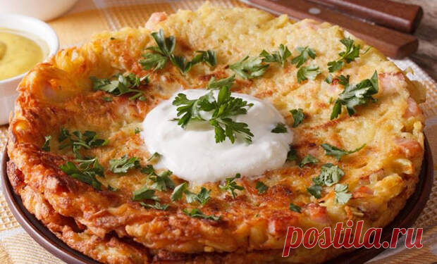 В праздники совсем не хочется готовить по утрам, но вкусный и сытный завтрак может быть готов буквально за 10 минут. Почти вся подготовка заключается в том, что нужно натереть сыр и картошку на терке. Как только сыр и картошка натерты – разбиваем в миску яйца и перемешиваем. Подготовка завершена - 5 ноября - 43330996441 - Медиаплатформа МирТесен