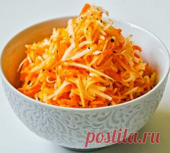 Сказочный салат
 
Репа — овощ, о котором мы вспоминаем редко. А зря, ведь это кладезь витаминов. Так что летний рецепт салата из репы вполне украсит сезонное меню. Нарезаем соломкой 3 средние моркови, 2 репы и 1 крупное яблоко (предварительно очистив его от кожуры и семян). Готовим заправку для легкого салата: смешиваем 1 ч. л. оливкового масла, сок половины лимона, ½ ч. л. коричневого сахара. Заправляем салат, добавляем любимые специи: хорошо подойдет сушеный розмарин или...