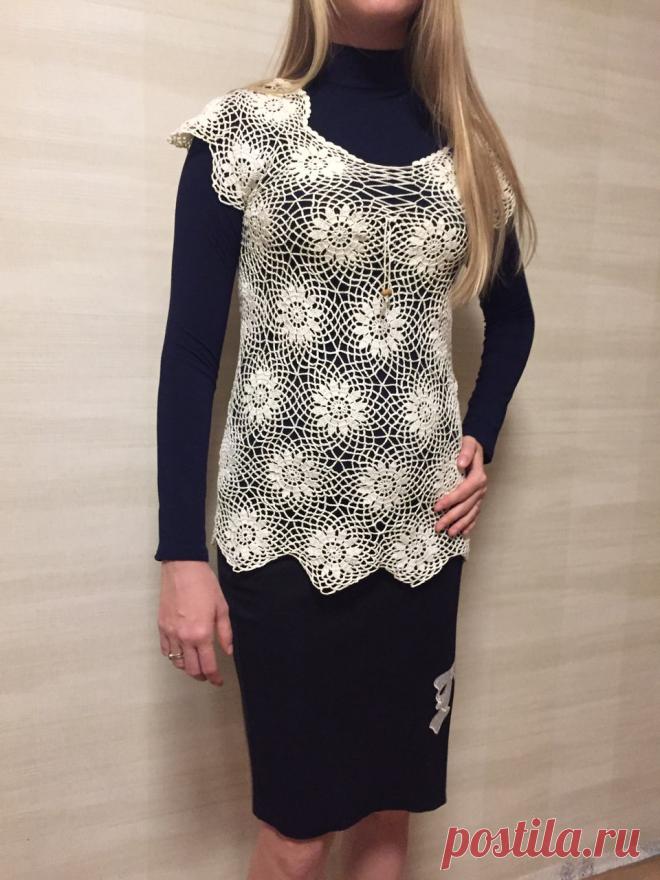 Красивая,вязаная универсальная вещь.46р.Есть в наличии и свяжу на заказ. Можно носить с майкой,водолазкой,топ-бра и на пляж. Тонкое кружево крючком из хлопковой нити.Вещь не капризная,износостойкая,пластичная.