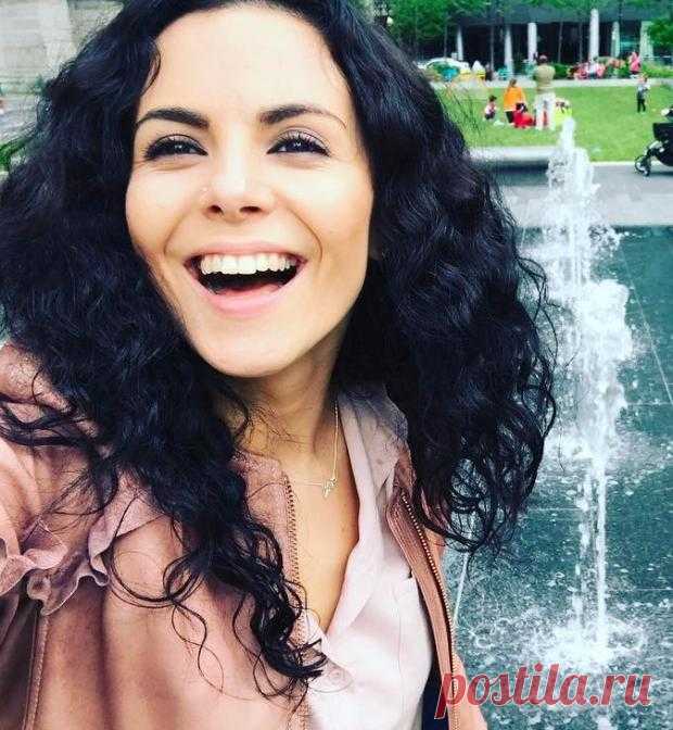 Настя Каменских сфотографировалась в купальнике на пати Потапа