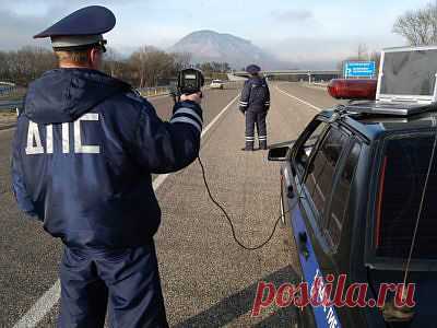 ГИБДД массово закупает видеокамеры фиксации работы инспектора