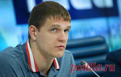 Чемпион НБА Тимофей Мозгов: чтобы вернуться на паркет, надо немного похудеть. Российский центровой Тимофей Мозгов был партнером одного из лучших игроков в истории баскетбола Леброна Джеймса и сыграл одну из ключевых ролей в победе "Кливленда" в чемпионате Национальной баскетбольной ассоциации (НБА) в 2016 году