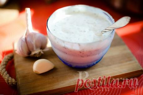 Рецепт: Сметанный соус с чесноком