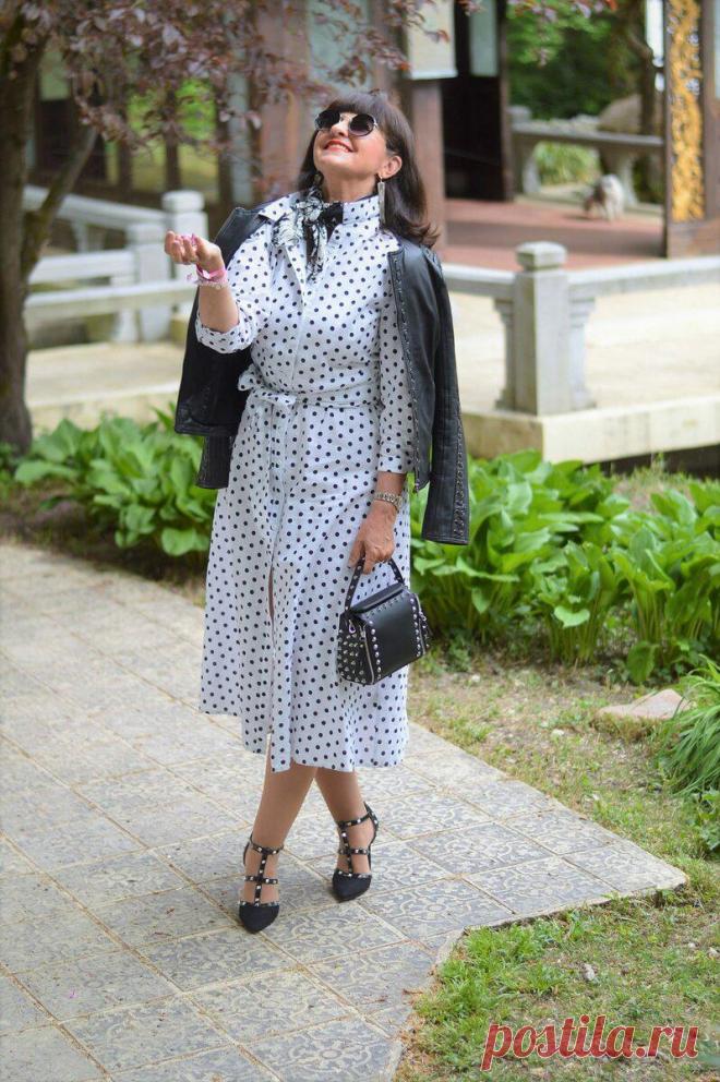 Платья с длинным рукавом на осень для зрелых женщин: только актуальные модели
Вот и пришло время убирать летние сарафаны в шкаф на самую дальнюю полку. Но это не повод расстраиваться, ведь их место займут не менее женственные и элегантные платья с длинным рукавом. Давайте сегодня рассмотрим 10 стильных, актуальных моделей на осень для женщин 50+. Платья в горошек одинаково хорошо смотрятся как на юных девушках, так и […]
Читай дальше на сайте. Жми подробнее ➡