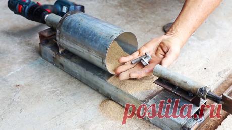 Галтовочная камера под дрель своими руками Чтобы очень качественно очищать от ржавчины и наслоений краски мелкие металлические детали, можно изготовлять небольшую галтовочную камеру. В качестве привода для нее подойдет дрель, но можно использовать и любой имеющийся электродвигатель. Это эффективное устройство, которое позволит вычистить от