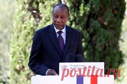 Арестовавшие президента Гвинеи мятежники сделали объявление. Мятежники, арестовавшие в начале сентября 83-летнего президента Гвинеи Альфу Конде, объявили о введении хартии переходного периода. Из документа следует, что страной в переходный период будут управлять президент, правительство и Национальный переходный совет из 81 члена.