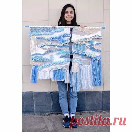 Вот такой получился диптих💙 Нежный, фактурный и уютный🐟🐋💧💎🚿🎐(куча голубых смайликов, чтобы поддержать цветовую гамму 😄)
А вам нравится мой новый гобеленовый друг?) #wool_market