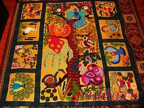 Вяжем большое покрывало с 8 птицами Вот наконец я доделала покрывало 'ПТИЦЫ', части которого публиковала здесь раньше в разных мастерклассах. Данный мастер-класс посвящен полностью собранной работе и детально - его последнему фрагменту, а именно 4 новым птицам . Всего волшебных птиц тут пять, а реальных- восемь. Покрывало сделано в технике известной как 'ирландское кружево' но обычно эти кружева делают из тонких ниток, а я сделала из цветной шерсти и на подкладке.