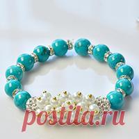 Как сделать простой браслет из бисера с бирюзой бусины и жемчуг Сегодняшний урок розничном покажет вам, как сделать очень простой, но очаровательны бирюза и жемчуг браслет из бисера. Надеемся, что вам понравится дизайн.