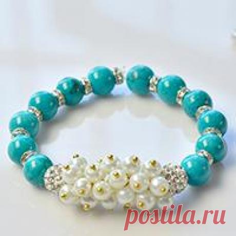 Как сделать простой браслет из бисера с бирюзой бусины и жемчуг Сегодняшний урок розничном покажет вам, как сделать очень простой, но очаровательны бирюза и жемчуг браслет из бисера. Надеемся, что вам понравится дизайн.