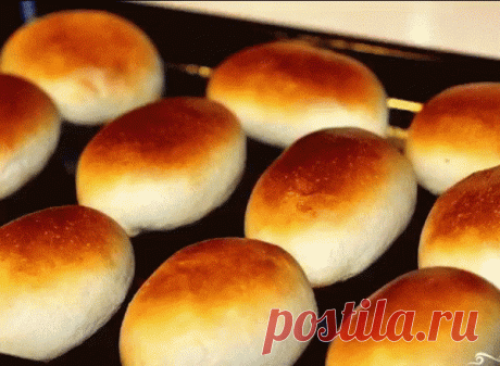 Пирожки, как у бабушки: 5 простых рецептов Сохраните рецепты
1. Печеные пирожки с творогом 
Ингредиенты: 
для теста: 
● кефир – 250 мл, 
● яйцо – 1 шт., 
● сахар – 1 ст.л., 
● разрыхлитель – 1 ч.л., 
● растительное масло – 3 ст.л., мука – 400 г, 
● соль; 
для начинки: 
● твердый сыр – 100 г, 
● моцарелла – 100 г, 
● творог – 200 г, 
● яйцо – 1 шт., 
● соль, 
● перец, 
● сушеный базилик. 
Приготовление: 
Яйцо взбейте вилкой или венчиком с солью и сахаром, добавьте кефир и растительное масло