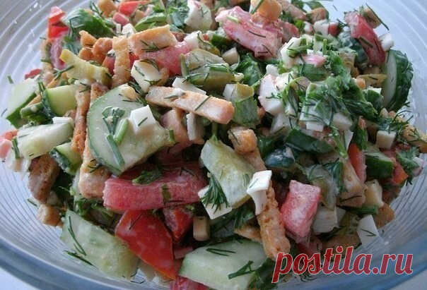 Салат с крабовыми палочками и сухариками — Домашняя кулинария