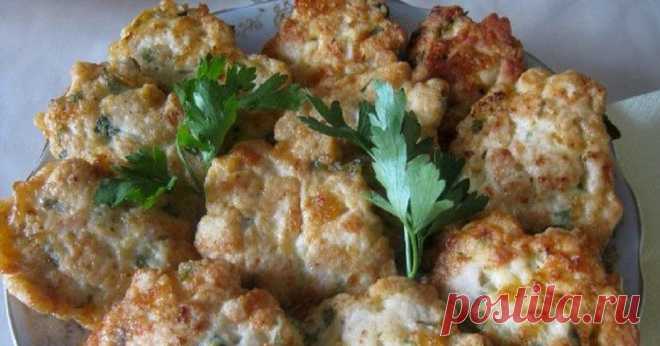 Фантастически вкусные куриные оладьи с сыром — пальчики оближешь! Достаточно всего лишь освежить простой рецепт оладьев, чтобы получился шедевр!