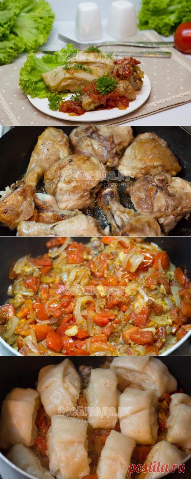 Курица с рулетиками из теста с луковой начинкой.