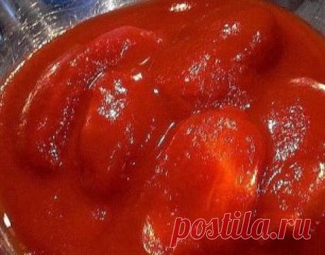 Помидоры в собственном соку 
Делюсь рецептом помидоров в собственном соку , который передала мне бабушка через поколение! 
Легкое приготовление, а вкус просто божественный! 
Вся семья постоянно просит приготовить такие, а друзья просят рецепт! Очень простой и практичный рецепт, в котором найдется применение и крупным, и мягким, и немного придавленным помидоркам. 
Что понадобится для приготовления 
Крупные, спелые помидоры для сока 
Мелкие помидоры 
Соль и сахар
Душистый пе...