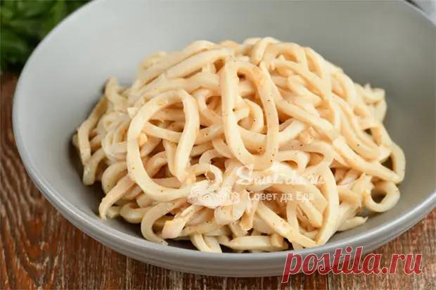 Так кальмары и мидии на праздничный стол мало кто готовит, а зря. Очень вкусно и просто в приготовлении