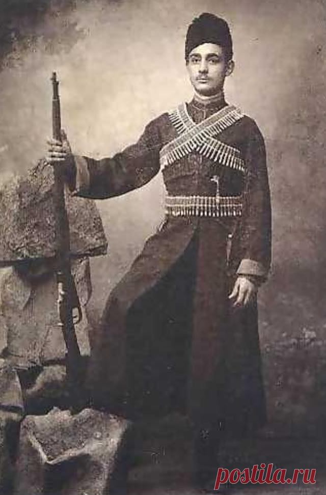 Մի անգամ Ոստանի շեյխերը հավաքվում են ու որոշում` Զատկի տոնական օրը Իլի (գյուղ Վանի նահանգում) վանական միաբանության անդամներին կոտորել։ Տեղեկանալով այդ մասին` Իլի վանահայրը զենք է ձեռք բերում և միաբանության անդամներին բաժանում։ Զատկի նախորդ օրը` նավակատիքին, երբ բոլոր շեյխերը հավաքված են լինում մզկիթում, վանականները բոլորին կոտորում են։ Այսպես է առաջացել « Զատիկն ավելի շուտ եկավ, քան նավակատիքը» առածը։
Աղբյուրը` Հարոյան Ռ., «Զատիկ»