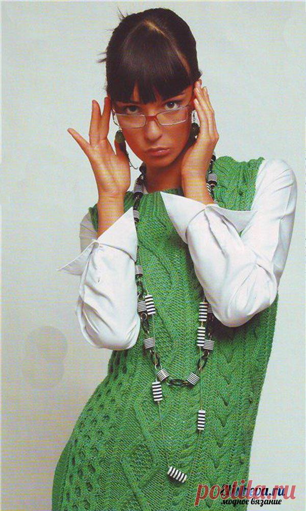 Стильный сарафан для офиса вязаный спицами