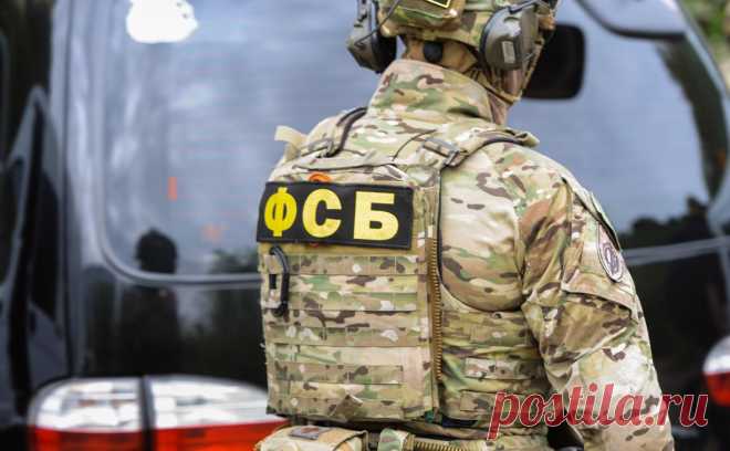 В Крыму задержали склонявшую к подписанию контракта банду мошенников. В Крыму задержали жителей Симферополя, которые обманом уговаривали жертв подписать военные контракты, после чего вымогали у пострадавших деньги, сообщает ТАСС со ссылкой на пресс-службу УФСБ России по Республике Крым и городу Севастополю.
