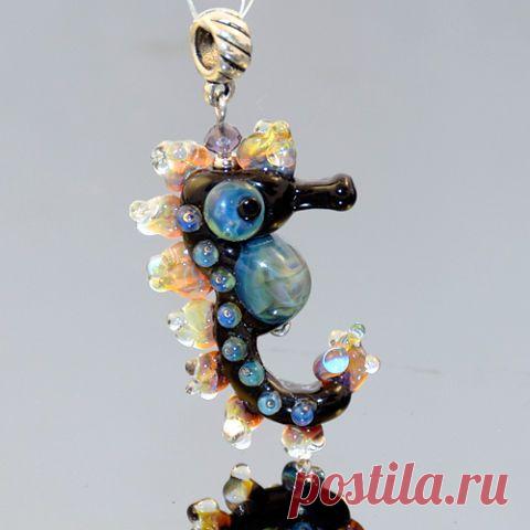 Украшения, выплавленные из стекла. Мастер Оксана Пужалова
