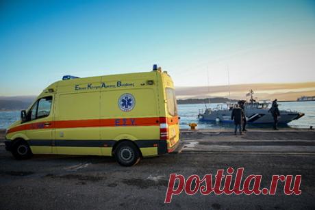 Названо число пропавших без вести туристов с загоревшегося итальянского парома. После пожара на итальянском круизном судне Euroferry Olympia без вести пропали 11 человек. По предварительным данным, на судах, которые подобрали эвакуированных пассажиров и членов экипажа парома, не досчитались 11 человек. Как уточнялось, в порт Корфу будет проведена тщательная проверка всех туристов.