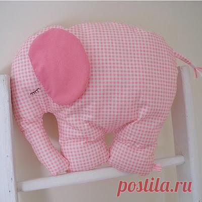 Подушка-слоник

 #vikroikiigr@worldhandmadegallery