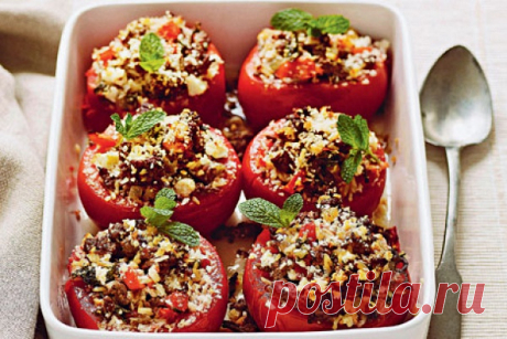 Как приготовить фаршированные помидорки  Вкусный рецепт приготовления фаршированных томатов с рисом, фаршем и сыром фета! Уровень сложности Средне Рекомендуем к прочтению: КАНАПЕ «БОЖЬИ КОРОВКИ» Как приготовить идеальное тесто: 7 правил Кулинарные лайфхаки для мужика. Персиковый ноктюрн! Кексы к чаю Способ приготовления Время приготовления:1 час 30 минут. Количество: 6 порций Ингредиенты 1/2 ст. коричневого риса 1 ст. ложка оливкового масла 1 средняя луковица (мелко нареза...