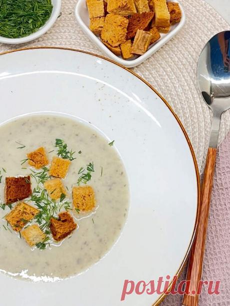 Грибной суп пюре - Будет вкусно - 9 апреля - Медиаплатформа МирТесен - картофель 3-4 шт - шампиньоны 200 гр - сливки 250 мл - сыр плавленный 150 гр - соль перец по вкусу . Картофель очищаем, нарезаем кубиками, заливаем водой так, чтобы картофель был полностью покрыт, как закипит солим. Жарим лук на растительном или сливочное масле до золотистого цвета и добавляем - 9 апреля - 43987332666 - Медиаплатформа МирТесен