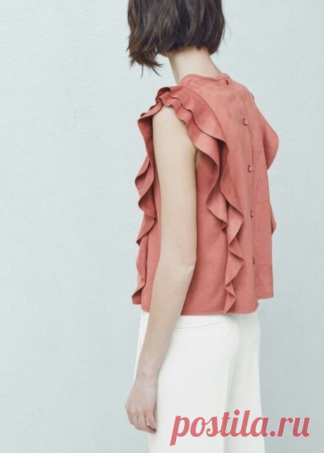 Простая блуза без рукавов