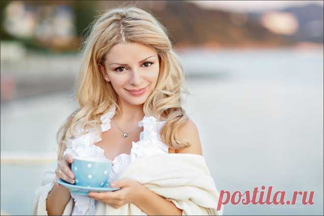 Овсяный напиток с сухофруктами и медом.