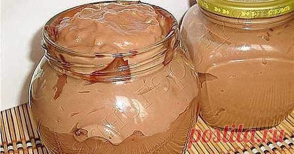 Вкуснятина необыкновенная      -1 стакан молока (250 мл) -3 стол.ложки какао порошка -3 стол.ложки сахара -3 стол.ложки муки -70-80 грамм сливочного масла