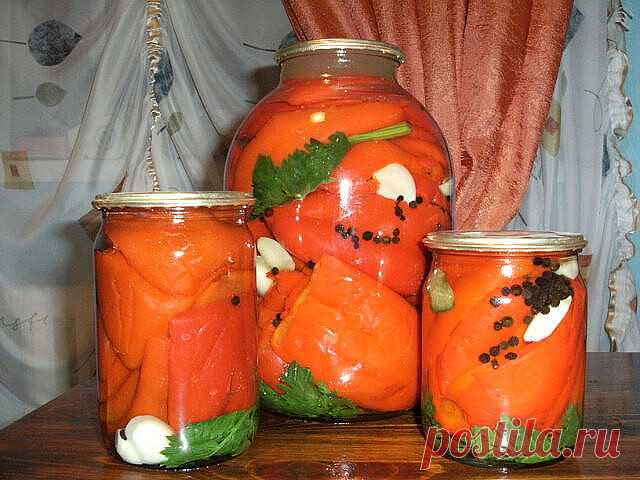 Маринованный перец с сельдереем на зиму
 
Перец – это полезный овощ, который богат бесценным витамином С. По содержанию данного вещества он уступает лишь черной смородине и шиповнику. Есть в них и витамин В, необходимый для здоровья волос, кожи и ногтей. Похвастаться дары природы могут и редко встречаемым в овощах витамином Р, который способствует быстрому усвоению аскорбинки, а также является помощником для сосудов и сердца. Ученые доказали, что регулярное употребление пе...