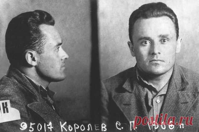 Смерть Королева: из-за какой тайны отца советской космической программы не смогли спасти врачи Великий советский ученый, конструктор, академик, создатель советской космической программы Сергей Павлович Королев умер в возрасте 59 лет, умер неожиданно для всех, не завершив и половины тех проектов, над которыми он раздумывал и работал. Его жизнь была так окутана секретностью, а смерть так внезапна, что неизбежно возникло множество толков и слухов. Вплоть до историй о «врачах-убийцах».