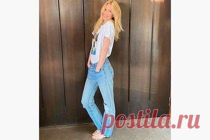 Клаудия Шиффер примерила наряд 30-летней давности и показала фото фанатам. Немецкая супермодель Клаудия Шиффер примерила культовый наряд 30-летней давности и поделилась кадром с фанатами. 52-летняя знаменитость позировала в иних джинсах-скинни французского бренда Chanel. Известно, что данные брюки из денима манекенщица представляла публике на показе модного дома в 1993 году.