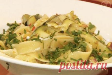 Рецепты от Елены Чекаловой - Паста с цукини, Счастье Есть, готовим с Еленой Чекаловой, Кулинарные рецепты передачи Доброе Утро на Первом Канале.