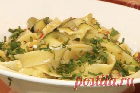 Рецепты от Елены Чекаловой - Паста с цукини, Счастье Есть, готовим с Еленой Чекаловой, Кулинарные рецепты передачи Доброе Утро на Первом Канале.