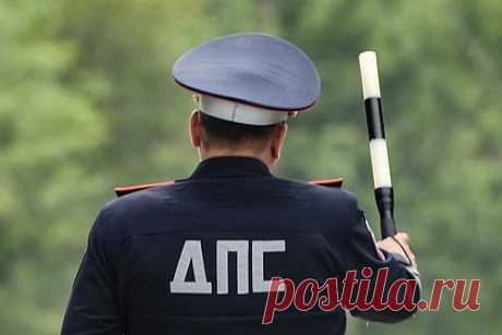 Сбившего семью из пяти человек россиянина задержали. В Крыму полиция задержала 54-летнего водителя ВАЗ-2107, который сбил семью из пяти человек. По данным «Ленты.ру», вечером 18 марта в селе Емельяновка Нижнегорского района 54-летний мужчина наехал на пятерых пешеходов, которые шли по краю проезжей части. Несовершеннолетние находятся в тяжелом состоянии.