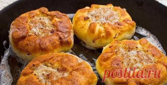 Настоящий татарский вак беляш
Ингредиенты:
Для теста:
Яйцо куриное - 1 шт.
Кефир – 120 мл.
Мука пшеничная – 2 стакана
Для начинки:
Яйцо куриное – 1 шт.
Картофель – 4-5 шт.
Мясо или фарш – 500 г
Лук репчатый – 2 шт.
Масло сливочное – 70 г
Перец черный молотый
Соль
Специи – по вкусу
Приготовление:
Из вышеперечисленных ингредиентов готовим тесто, чтобы оно получилось мягким и эластичным. Делим тесто на шарики размером с мячик для пинг-понга.
Берем мясо, нарезаем его на небольшие кусочки.
Картофе