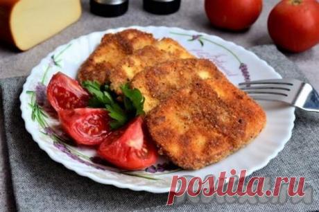 Жареный колбасный сыр в панировке - Наш уютный дом - 31 октября - 43654731140 - Медиаплатформа МирТесен Жареный колбасный сыр, приготовленный в панировке на сковороде, - это прекрасная закуска, которая хороша как в горячем, так и в холодном виде. Жареный сыр внутри остаётся нежным и мягким, а снаружи - хрустящая корочка. Готовое блюдо отлично держит форму. Подавать сыр можно с любыми соусами, которые - 31 октября - 43654731140 - Медиаплатформа МирТесен