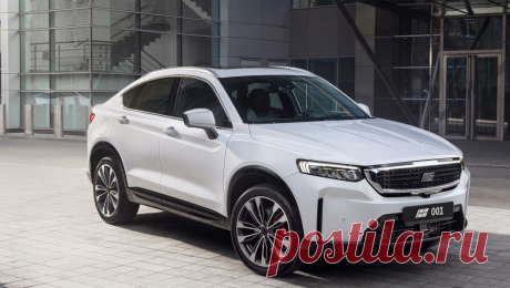 Китайский автоконцерн Geely скрылся в России под маскировочным брендом Knewstar. В России появился новый автомобильный бренд Knewstar. Первым кроссовером марки станет переименованный Geely Tugella. В дальнейшем модельный ряд новой фирмы могут дополнить седаны и паркетник Geely. По мнению опрошенных &quot;Газетой.Ru&quot; экспертов, Россию ждет появление и других маскировочных брендов -- с их помощью работающие в стране китайские компании пытаются обезопасить себя от санкций США и Евросоюза.